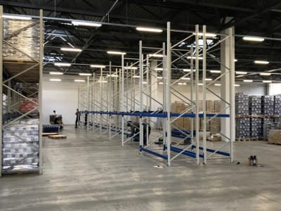 Levering og installasjon av lagerhyllesystemer for plassering av 603 paller på lageret til selskapet "Karavela".2